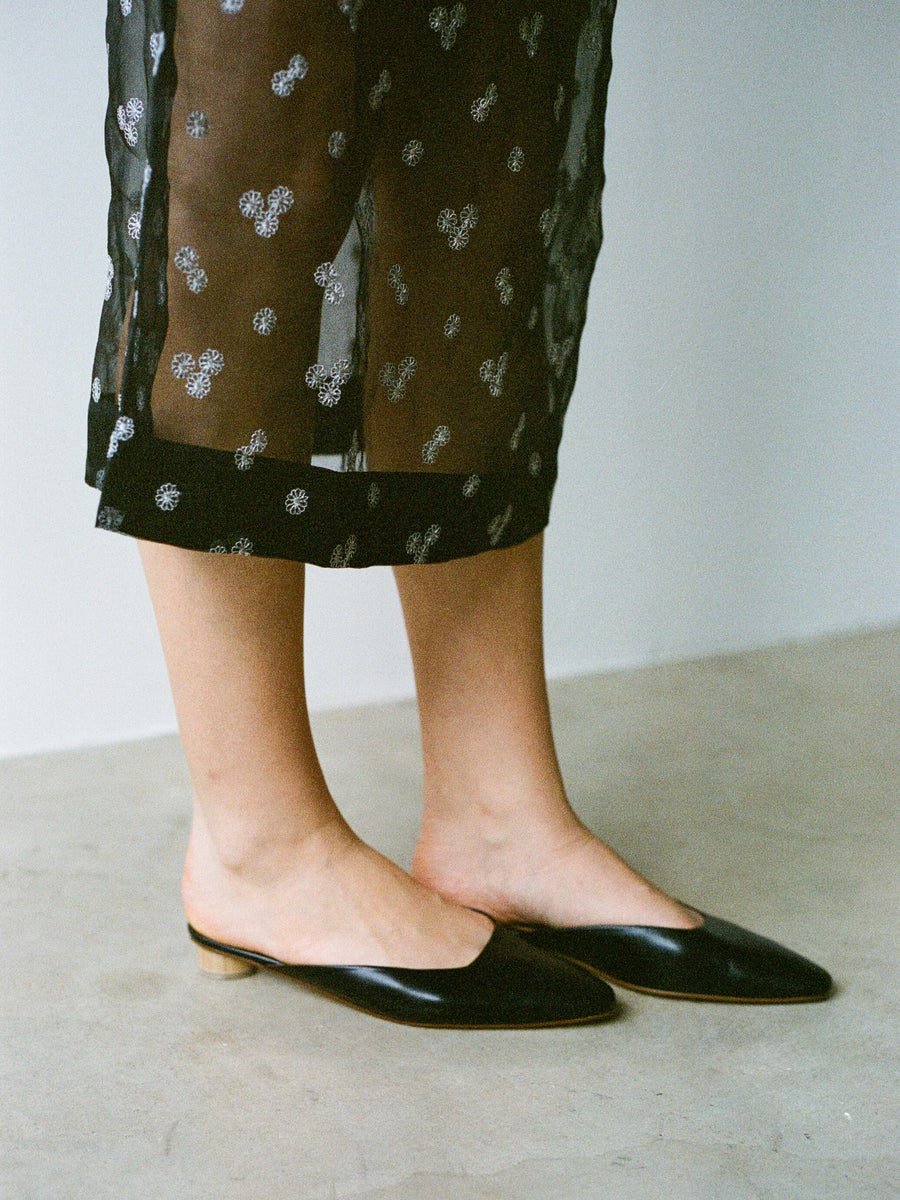 Gisela in Black Satin | LOQ.US