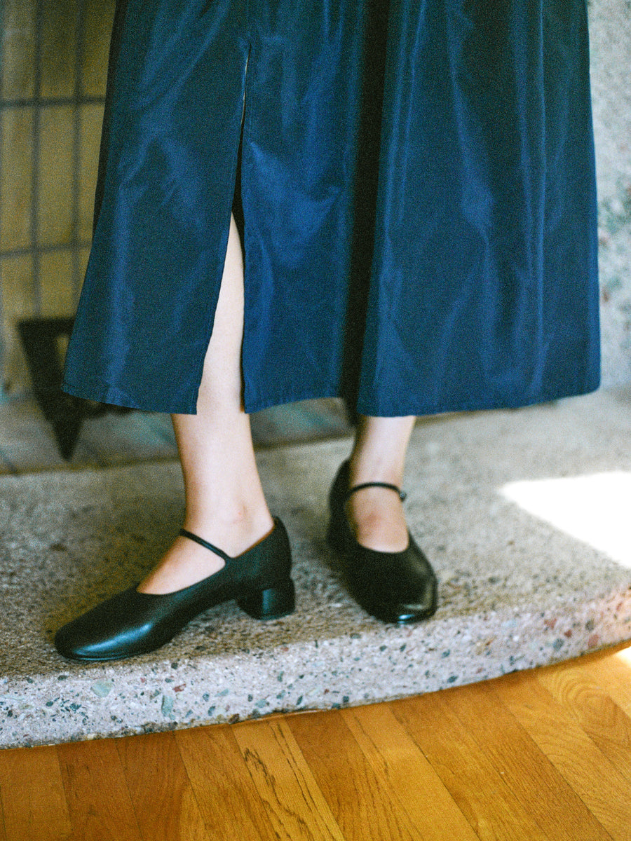 Ema in Black | LOQ.US