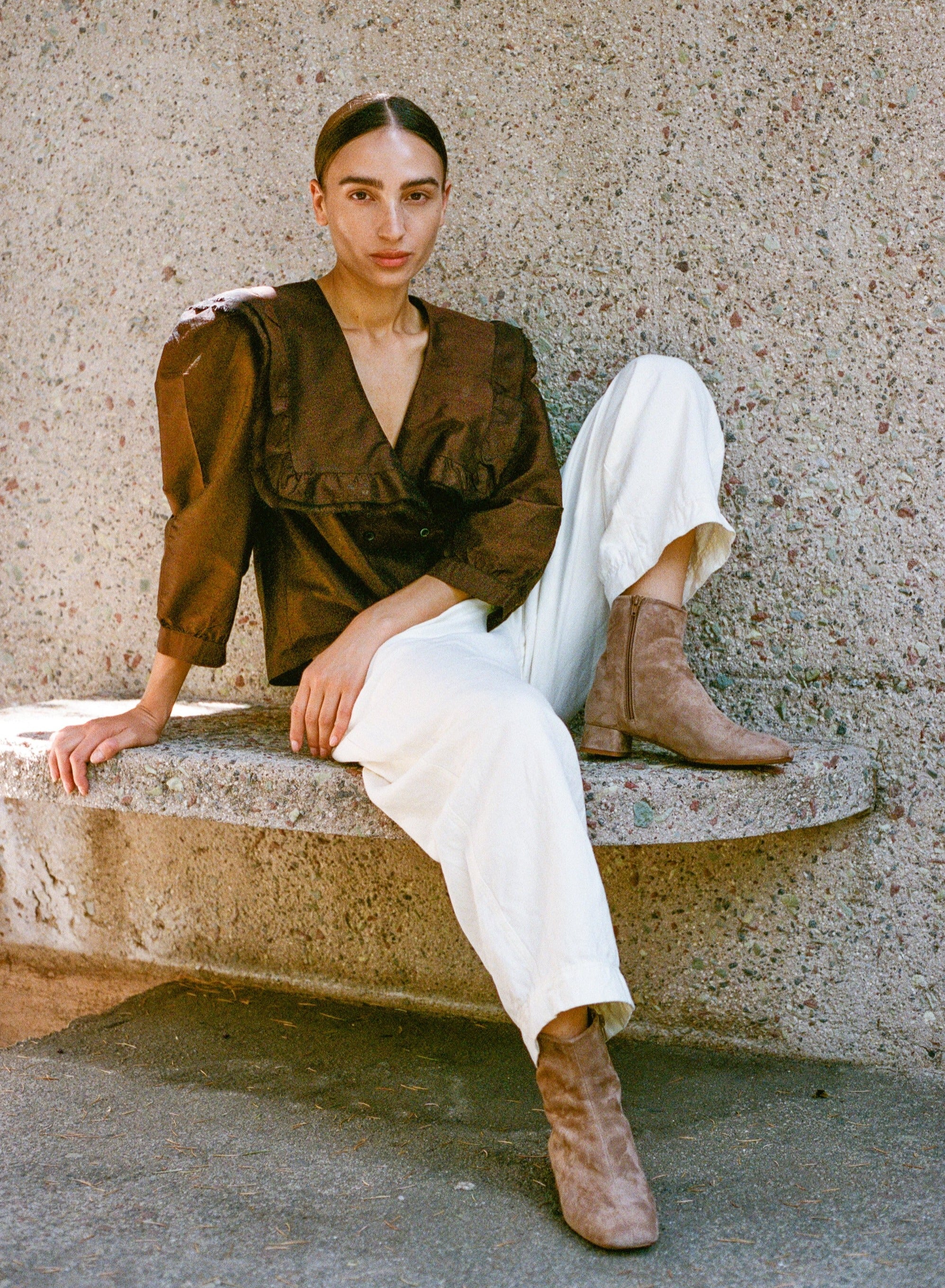 Osuna in Cafe | LOQ.US