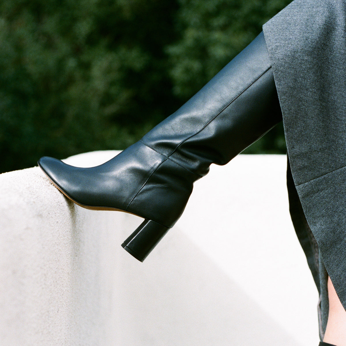 Donna in Black